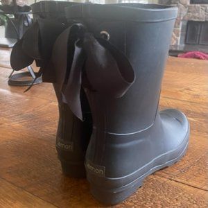 Lemon Rain Boots with Bow size 10 dark green